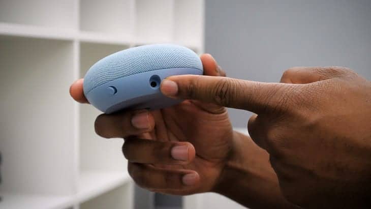 Google Nest Mini hands-on: Software tricks make up for its tiny size