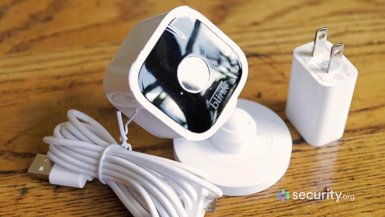 Blink Mini - Compact Indoor Plug-in Smart Security camera, 1 Camera (White)