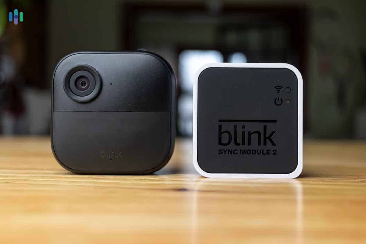 Blink Outdoor 4 (4th Gen) — Wire-free smart security camera, two-year  battery life, two-way audio, HD live view, enhanced motion detection, Works  with